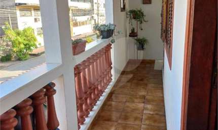 Casa com 4 quartos à venda na Madame Curie, Vila Mury, Volta Redonda