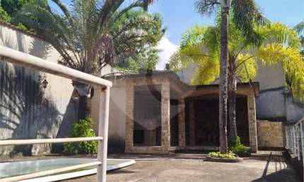 Casa com 4 quartos à venda ou para locação em Centro - RJ