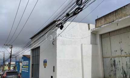 Galpão para Venda em Vitória da Conquista, Brasil, 2 banheiros, 12 vagas