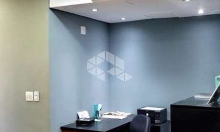 Sala comercial a venda de 48m² no bairro Petrópolis