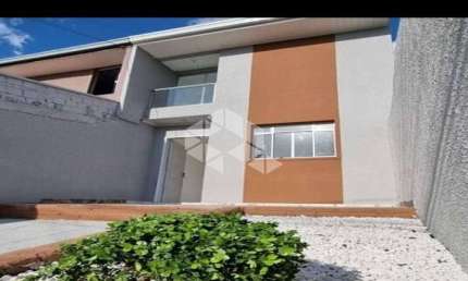 Sobrado com 2 quartos e 65m² para vender por R$ 228.000