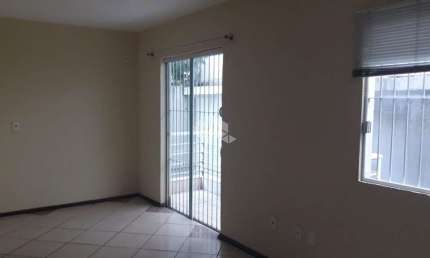 Kitnet  com sacada à venda no bairro Centro, em Santa Maria, RS.