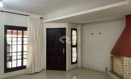 Lindo Sobrado com 3 dormitórios, pátio com área gourmet, garagem para 1 ou 2 carros