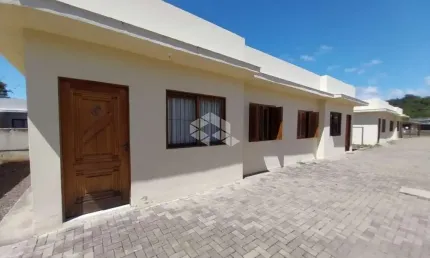 Casa em condomínio no bairro Jardim Iolandas em Guaíba - RS