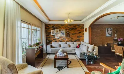Casa à venda com 3 dormitórios e 4 vagas, Bairro Espírito Santo