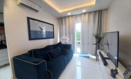 Apresentando um encantador imóvel de 67m² com um quarto suíte e lavabo. Este apartamento conta com uma churrasqueira gourmet.