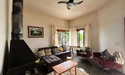 Excelente casa de 3 dormitórios próximo ao Parque da Cruz!