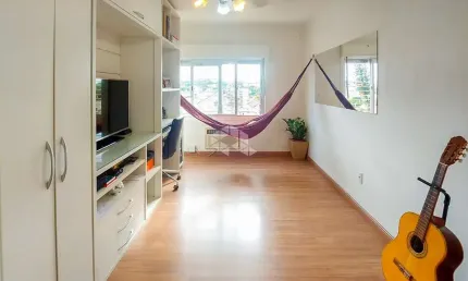 Apartamento com 2 dormitórios, 61 m², Bairro Medianeira - Porto Alegre