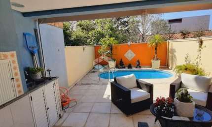 Excelente Casa Sobrado em condomínio com 3 dorm., suíte com banheira de hidromassagem, 226,00 m2