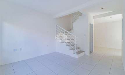 Casa em Condomínio 3 dor com suite e 1 vaga de garagem coberta