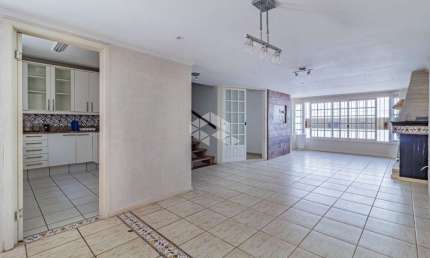 Casa com 03 dormitórios, com 278 m², no bairro Jardim Isabel