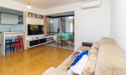 Apartamento de 2 dormitórios com vaga no Bairro Menino Deus próximo ao Nacional Menino Deus