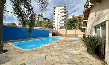 Casa em Condomínio Fechado no Centro de Canoas com 4 Dormitórios sendo 1 suíte e 2 vagas de garagem. Aceita financiamento e FGTS.