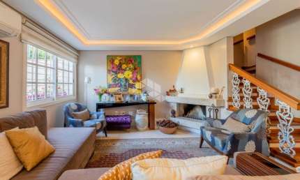 Casa em condomínio com 169 m², 3 dormitórios sendo 1 suíte com closet.