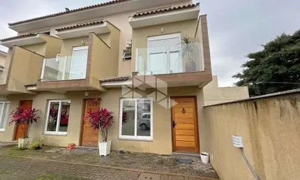 Casa em condomínio, 2 dormitórios, 2 suítes, 1 vaga escriturada.