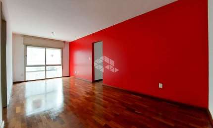Apartamento de 2 dormitórios no bairro Petrópolis. Imóvel com 80m² de área útil