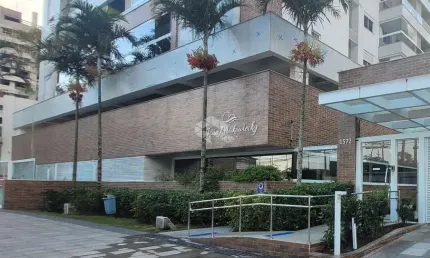 Apartamento 3 quartos, sacada com churrasqueira a carvão, lavabo e hobby box!
