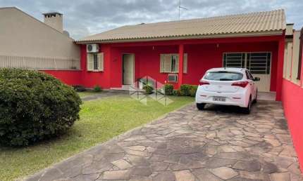 Casa à venda com 2 dormitórios, 1 vaga no bairro Nassuca, semi mobiliada