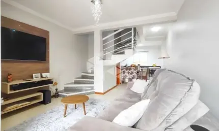 Casa/Sobrado, com 108m2, 2 dormitórios sendo 2 suítes com sacadas, cozinha sala,lavabo,churrasqueira, patio nos fundos, vaga para 3 carros, a venda!