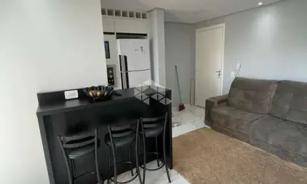 Lindo apartamento 2 dormitorios com sacada, mobiliado, fino acabamento, elevador e vaga de garagem coberta!