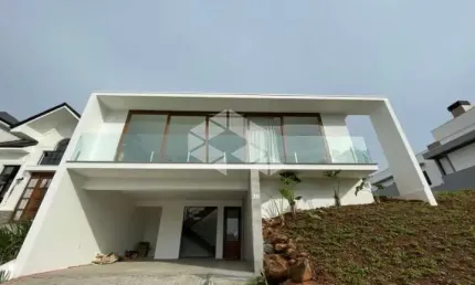 Casa 03 dormitórios em condomínio, de frente para o lago!