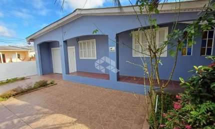 Casa 02 dormitorios à venda no Barro Tancredo Neves em Santa  Maria.