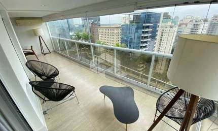 Apartamento moderno e completo na Vila Olímpia, com 80m², 1 suíte com closet e 2 vagas de garagem.