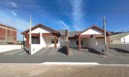 Geminado novo com 2 dormitórios e pátio em Santa Cruz do Sul