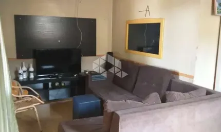 Casa de 2 dormitórios com ótima localização na Morada do Vale 1, próxima a farmácias, e centro gastronômico da cidade.