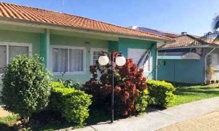 Ótima casa de 02 dormitórios em condomínio fechado/ Esteio