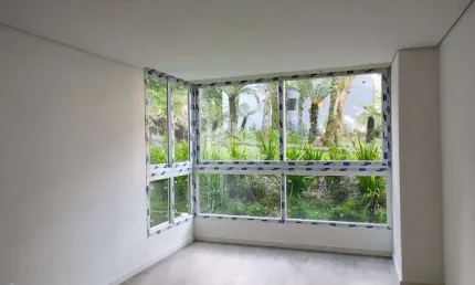 Apartamento com dois dormitórios/quartos ( suítes) no centro de Canela