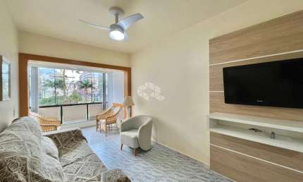 Apartamento 2 dormitórios, sendo 1 suíte, box, 74m², frente a praça Flávio Boianowski