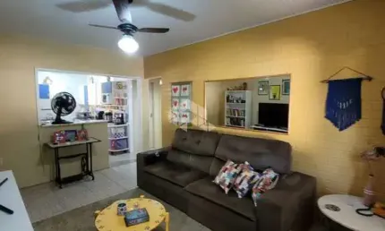 Casa com pátio e piscina, 2 dormitórios, com Vaga de Garagem no Bairro Alegria, em Guaiba.