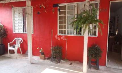 Casa com 2 quartos toda gradeada com vaga de garagem no Bairro Diácono Luiz Pozzobon em Santa Maria