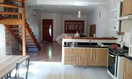 Casa de 176m² localizado no residencial Pitangueiras bairro Harmonia em Canoas