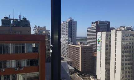 Sala comercial no Centro Histórico, andar alto, portaria 24 horas, 46,38 privativos.