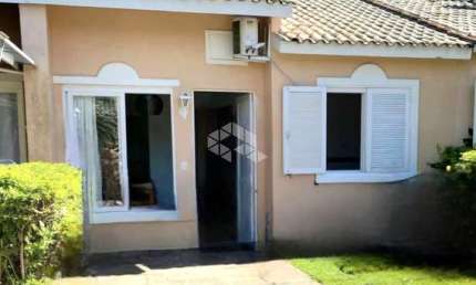 Casa dois dormitórios em condomínio Rio Branco Canoas