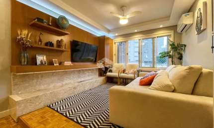 Apartamento com 3 dormitórios sendo 1 suíte no bairro Menino Deus, em Porto Alegre