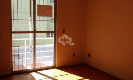 Apartamento de 2 dormitórios com vaga de garagem à venda no bairro Centro em Santa Maria