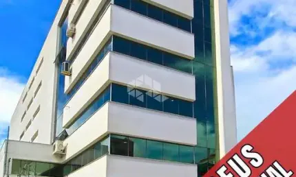 SALA COMERCIAL COM VAGA DE GARAGEM, EM PRÉDIO ALTO PADRÃO, PORTARIA 12H, NO MENINO DEUS