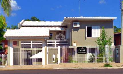 Casa com 3 dormitórios em Dois Irmãos / RS - Ótima localização