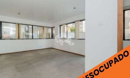 Crédito Real vende SALA / CONJUNTO comercial com VAGA de garagem no bairro Auxiliadora em Porto Alegre - RS.