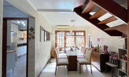 Casa sobrado em de Condomínio com 3 quartos, 1 suíte, 2 vagas no bairro Ipanema à Venda por R$ 575mil