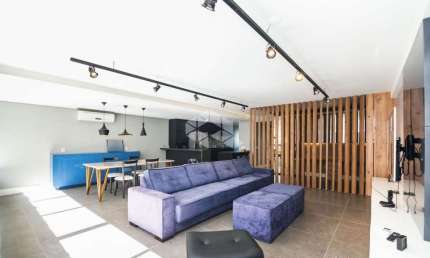 Apartamento reformado  de 1 quarto, 1 vaga de garagem , elevador no bairro Bela Vista