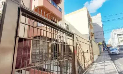 LINDO APARTAMENTO 2 DORMITÓRIOS SEMIMOBILIADO CENTRAL