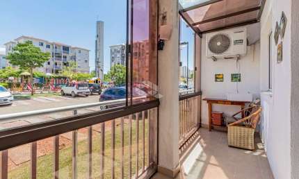 Apartamento de 3 dormitórios/Quartos. Sacada. Vaga Escriturada.