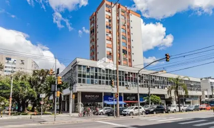 Sala comercial bairro Floresta com vaga em Porto Alegre.