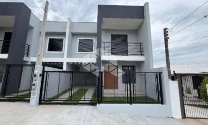 Casa duplex com suíte e pátio no bairro Goiás, em Santa Cruz do Sul