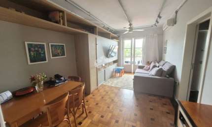 Apartamento com 2 dormitórios e 1 vaga no bairro Petrópolis