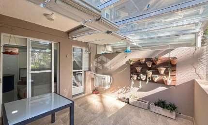 Apartamento Garden à venda com 02 dormitórios / quartos sendo 01 suíte e garagem no bairro Teresópolis em Porto Alegre / RS.